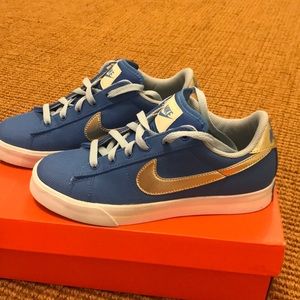 8.5 Nike Sneakers
